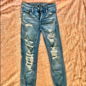 AMERICAN EAGLE RIPPED JEANS!